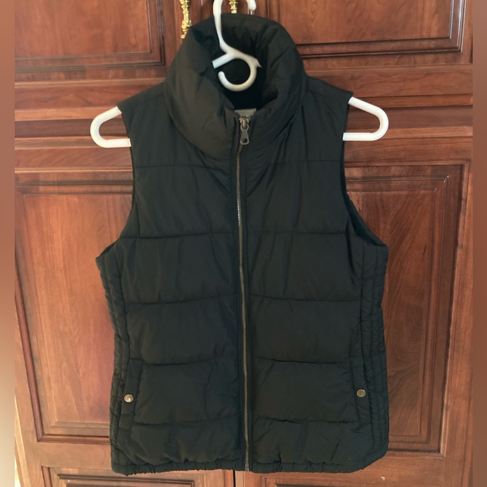 Old Navy Quilted Puffer Vest in Black, xs